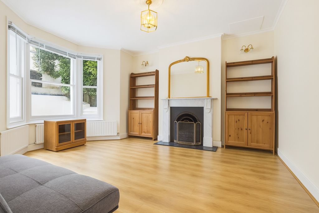 Property photo 1 of 9 Reception