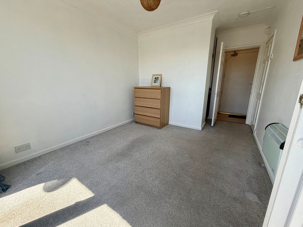 Property photo 3 of 7 Living Room