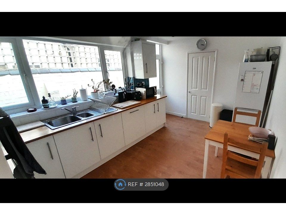 Property photo 3 of 13 Kitchen 2