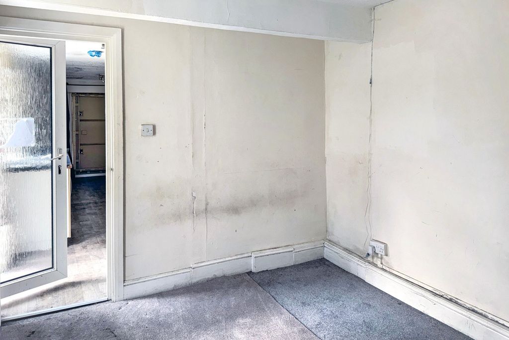 Property photo 2 of 14 Flat 2, 65 Bayford Road, Littlehampton, Bn17 5Hn