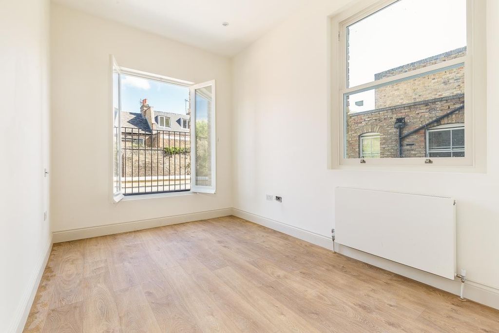 Property photo 3 of 5 Lettings Shepherds Bush Loftus Road 28 Rgf - Bedro