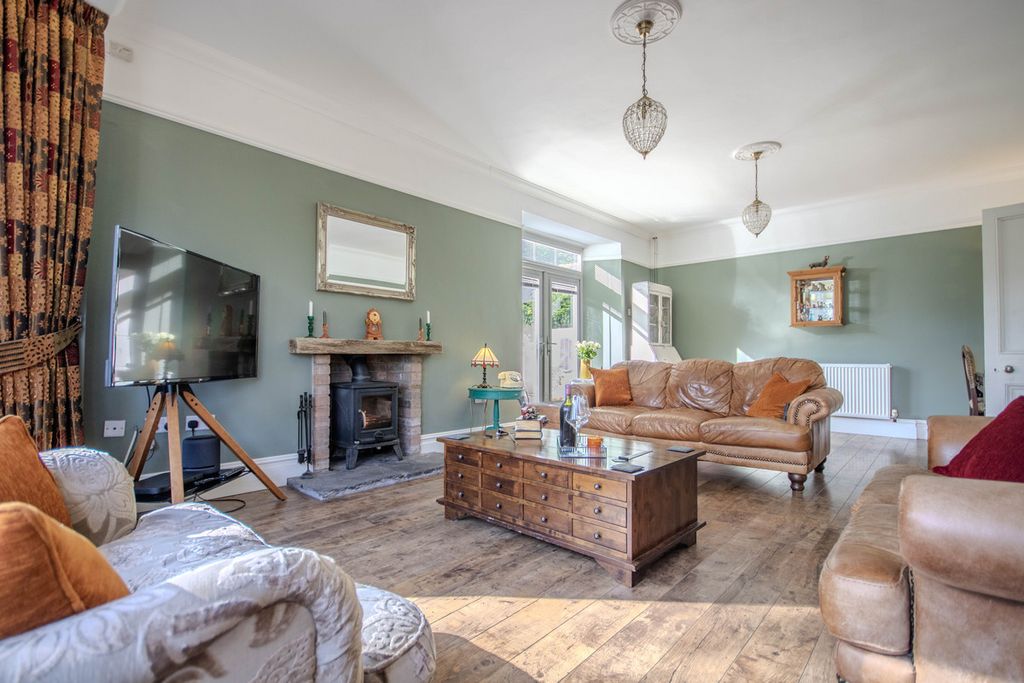 Property photo 3 of 29