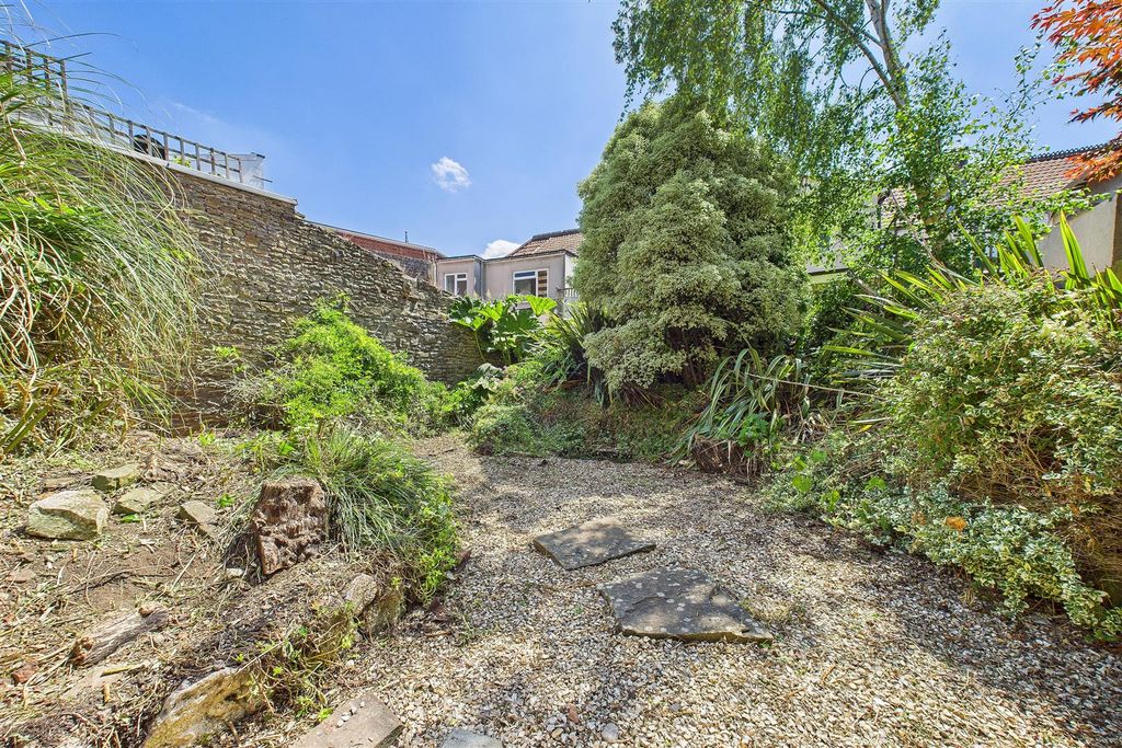 Property photo 2 of 11