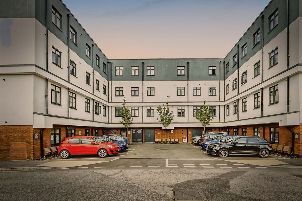 Property photo 1 of 9