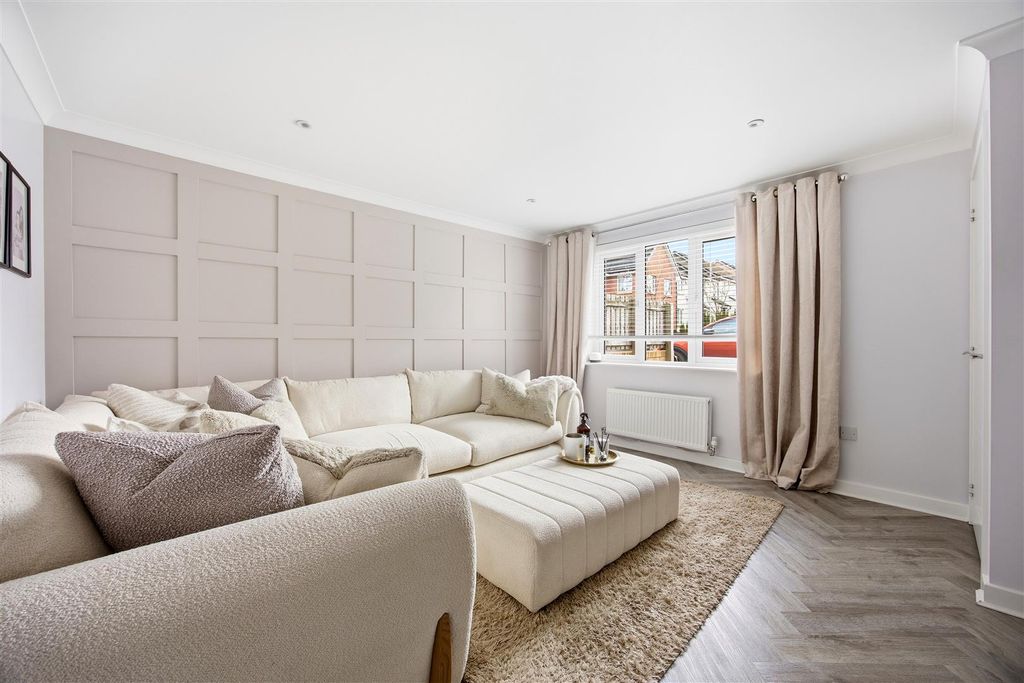 Property photo 3 of 24 21_Harfield_Drive_Glasgow_008.Jpg