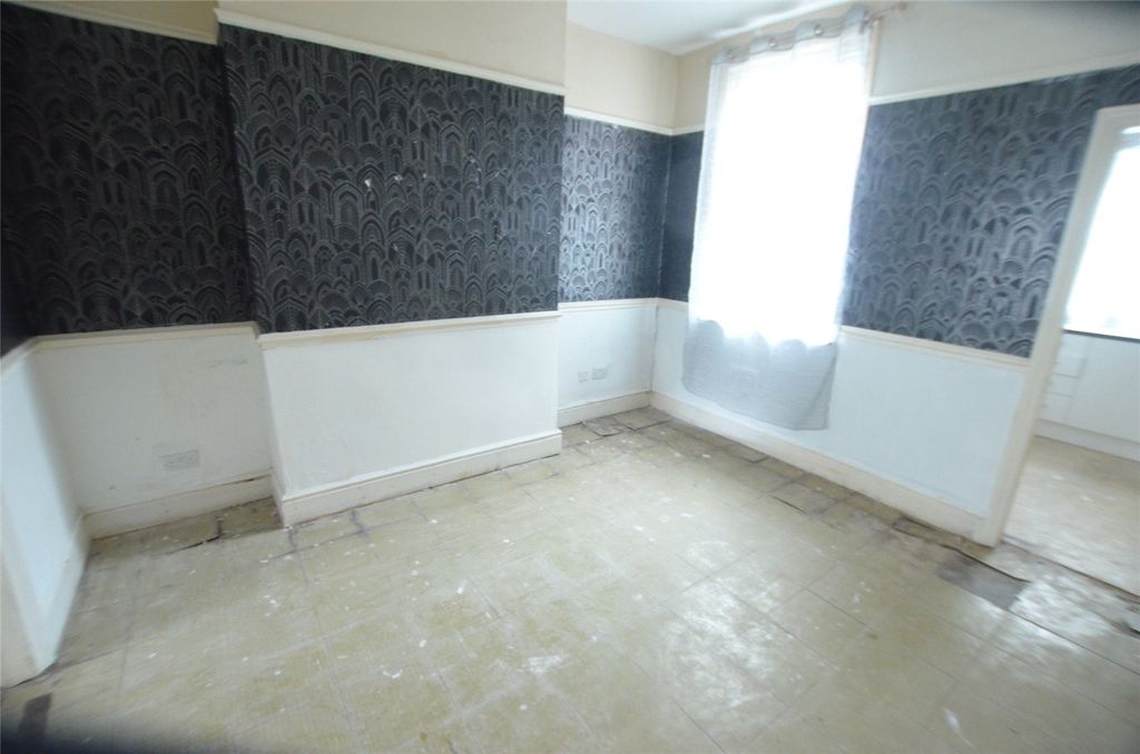 Property photo 3 of 8 Picture No. 21