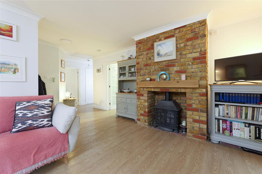 Property photo 3 of 25