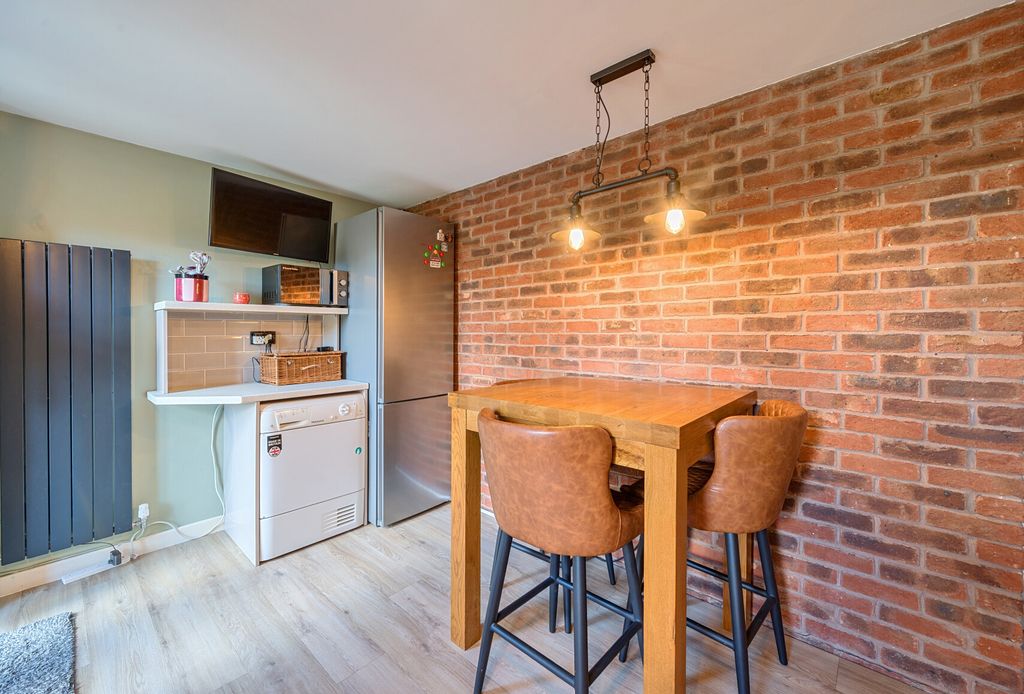 Property photo 2 of 10 1356129-17-68d17B...