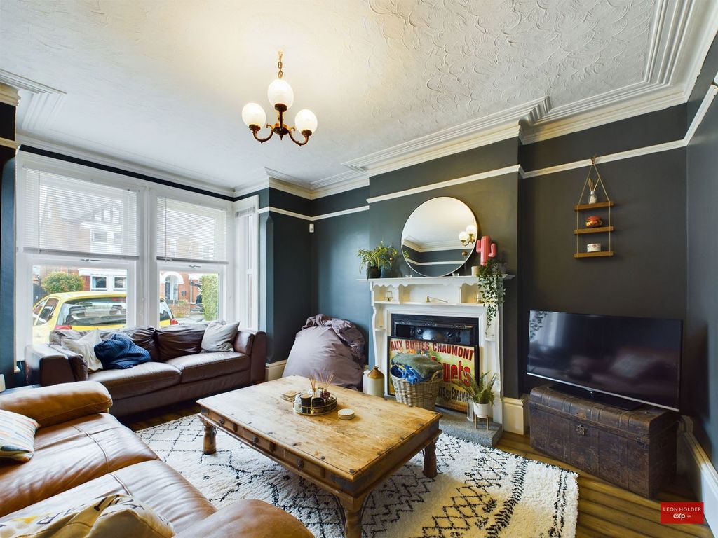 Property photo 3 of 32