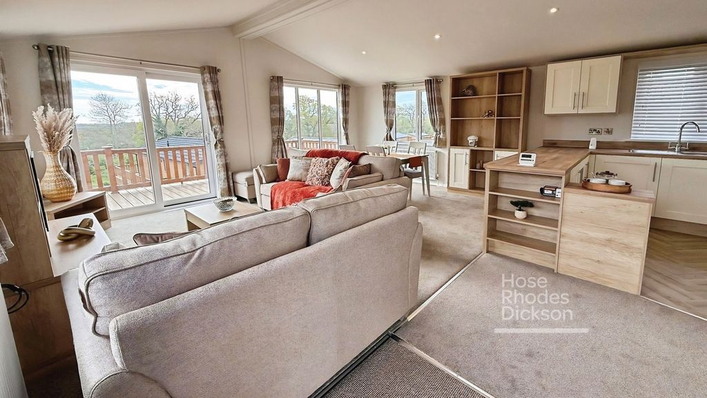 Property photo 3 of 8 Pbox-Img.Jpg