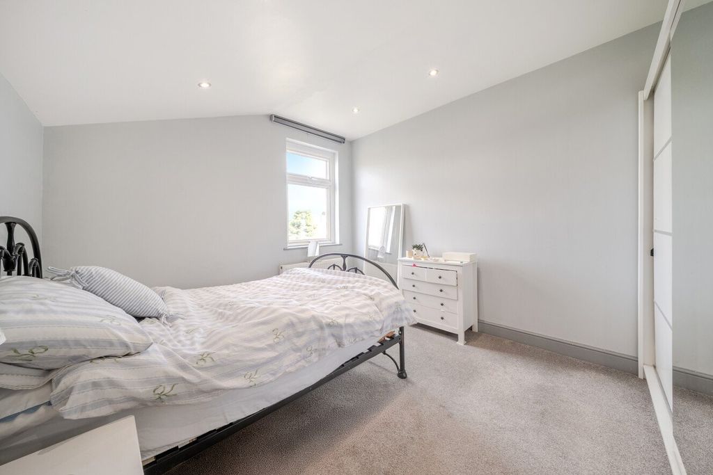 Property photo 2 of 7 Picture No. 25