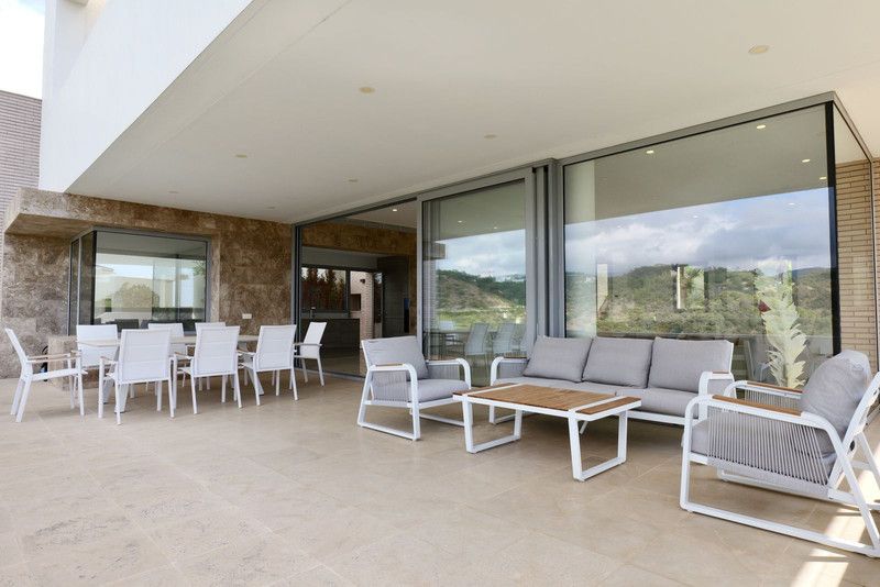 Property photo 2 of 80