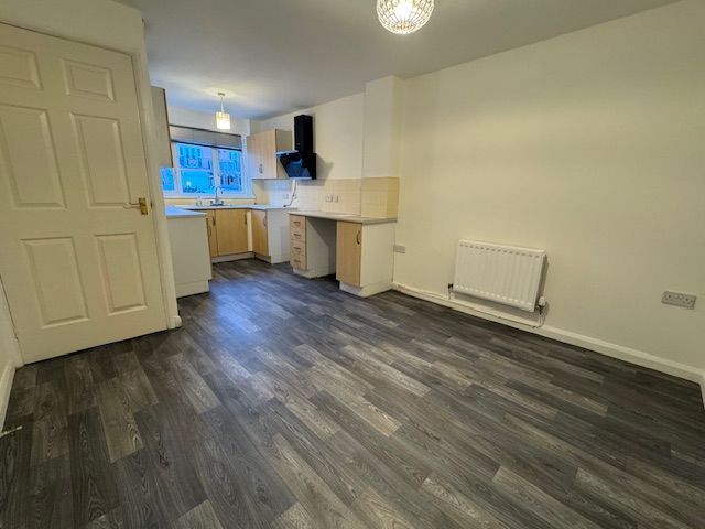 Property photo 2 of 13 Photograph 3