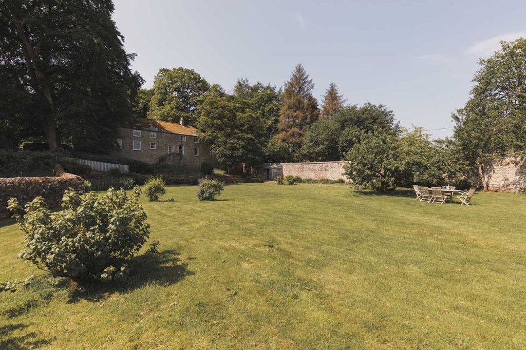 Property photo 3 of 39