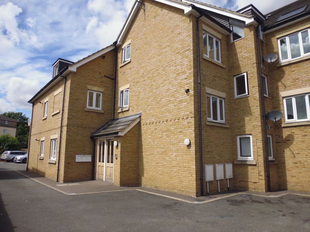 Property photo 1 of 2 2 Bed Flat To Rent Ronmarsh Place, Waltham Cross En8 8As