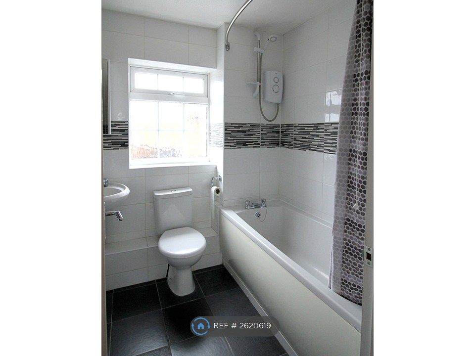 Property photo 1 of 14 Bathroom 1