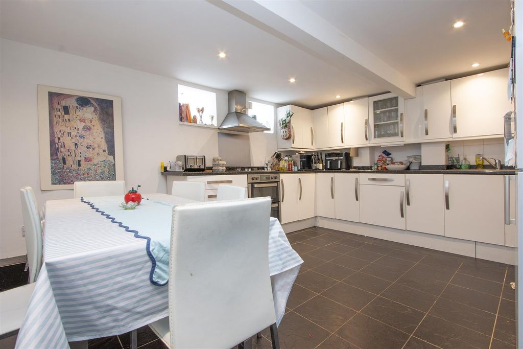 Property photo 2 of 9 21 Hoyle Road, Kitchen 1 New.Jpg