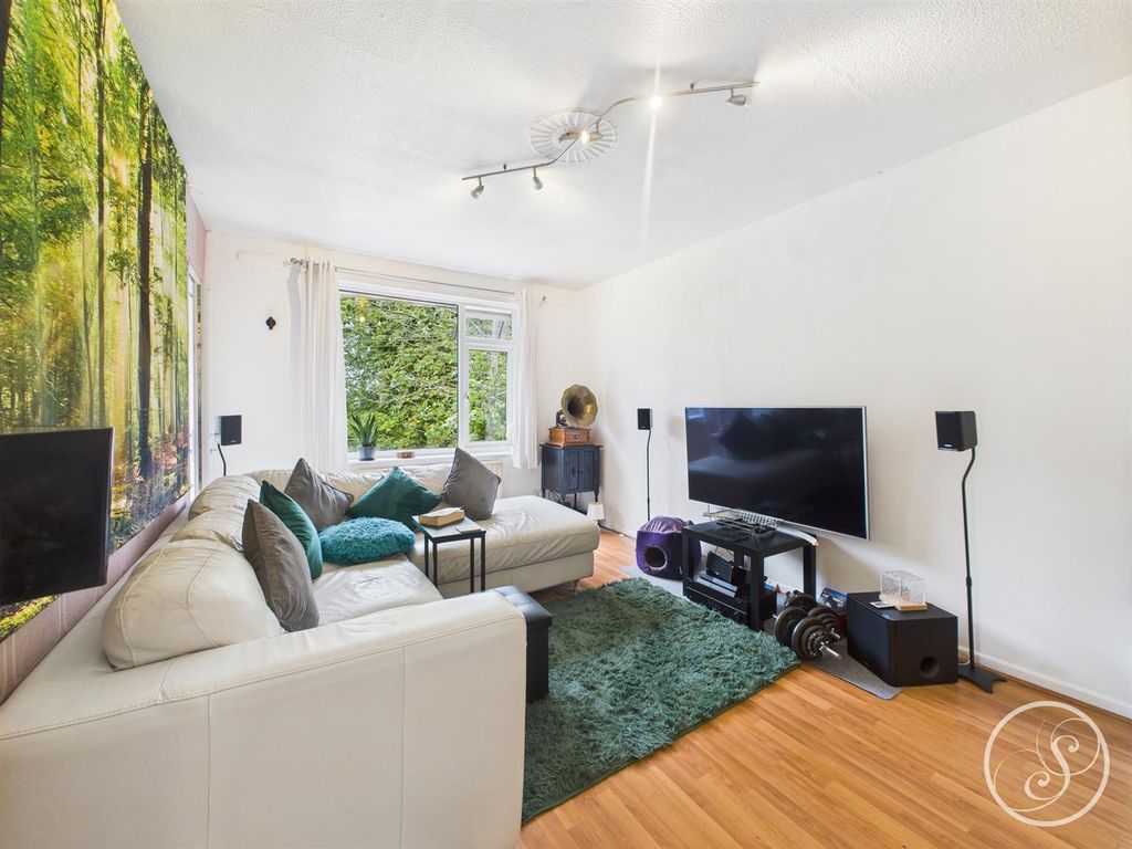 Property photo 2 of 13 Lounge