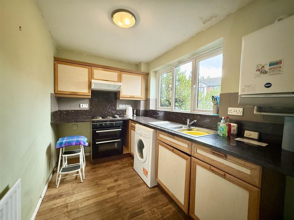 Property photo 3 of 12 Kitchen