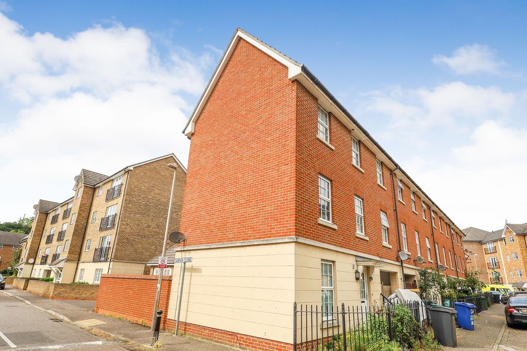 Property photo 2 of 6 126 Caspian Way, Purfleet, Essex, Rm19 1Lf
