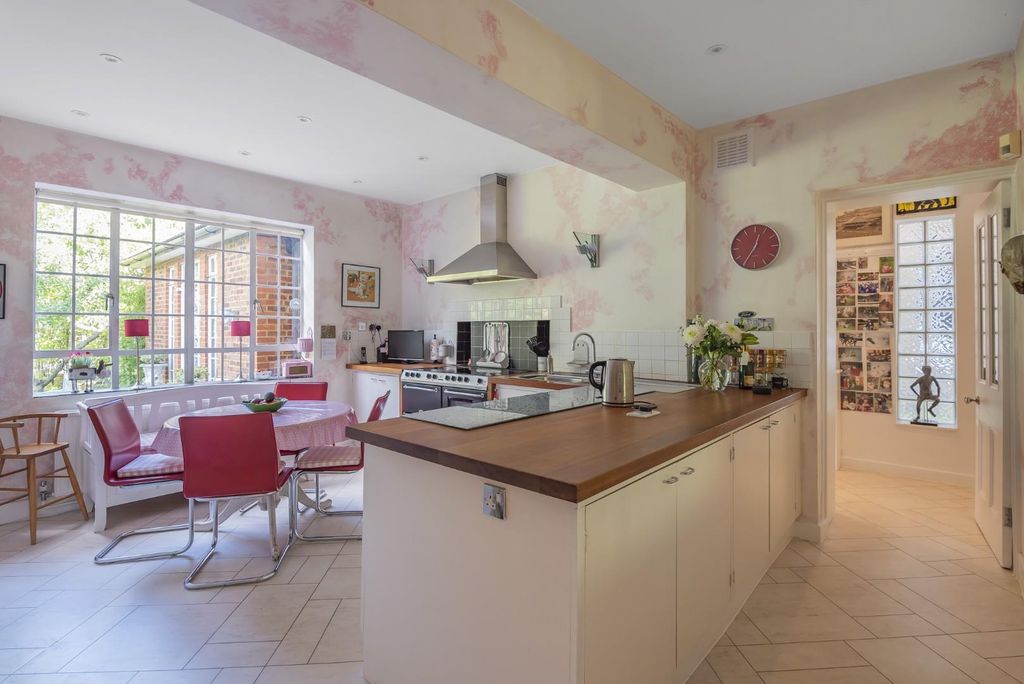 Property photo 3 of 30 Grosvenor Road W4 (5).Jpg