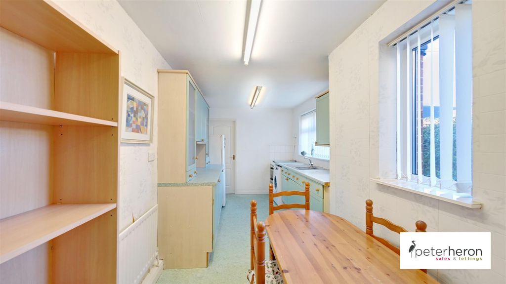Property photo 3 of 8 Dining Kitchen