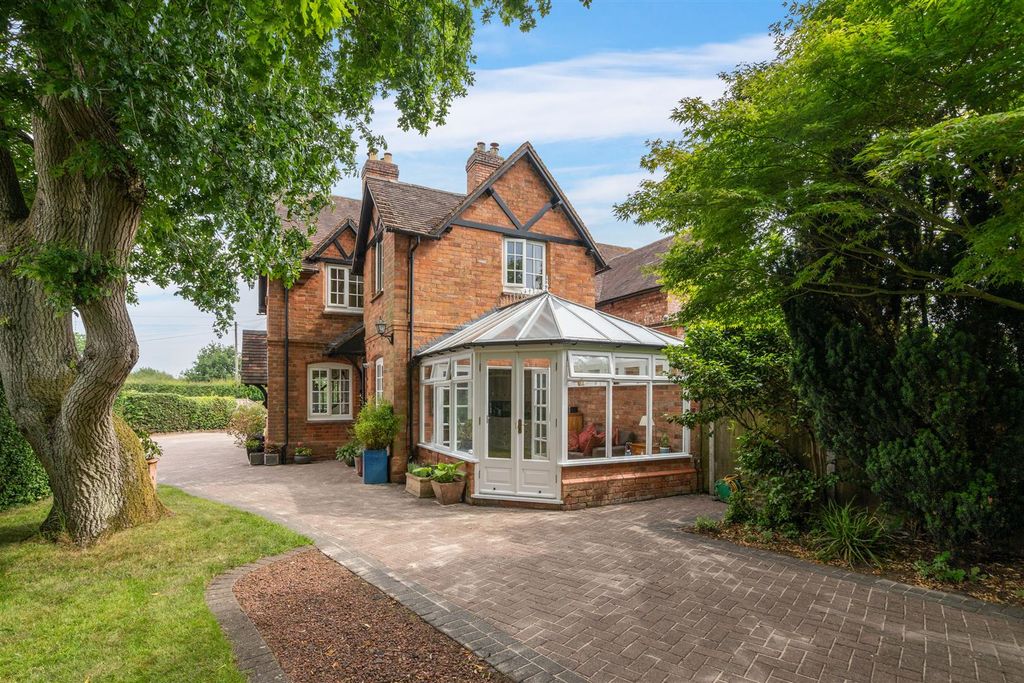 Property photo 2 of 14 84 Aylesbury Road_24.Jpg