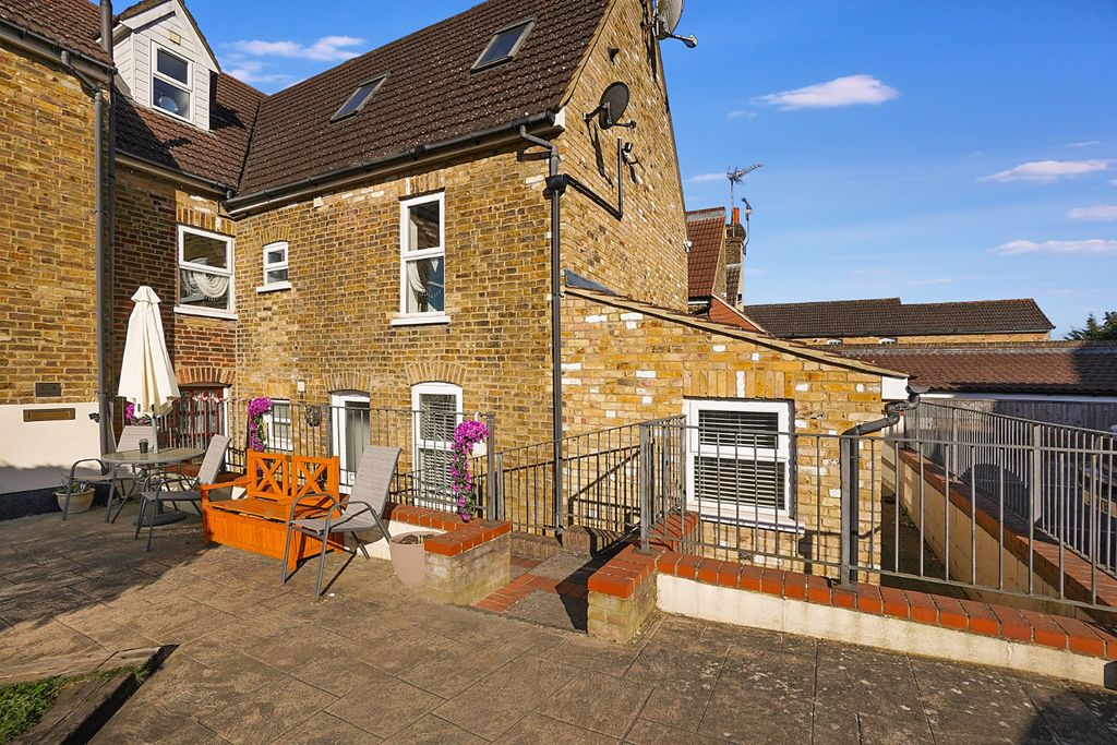 Property photo 1 of 8 3354800
