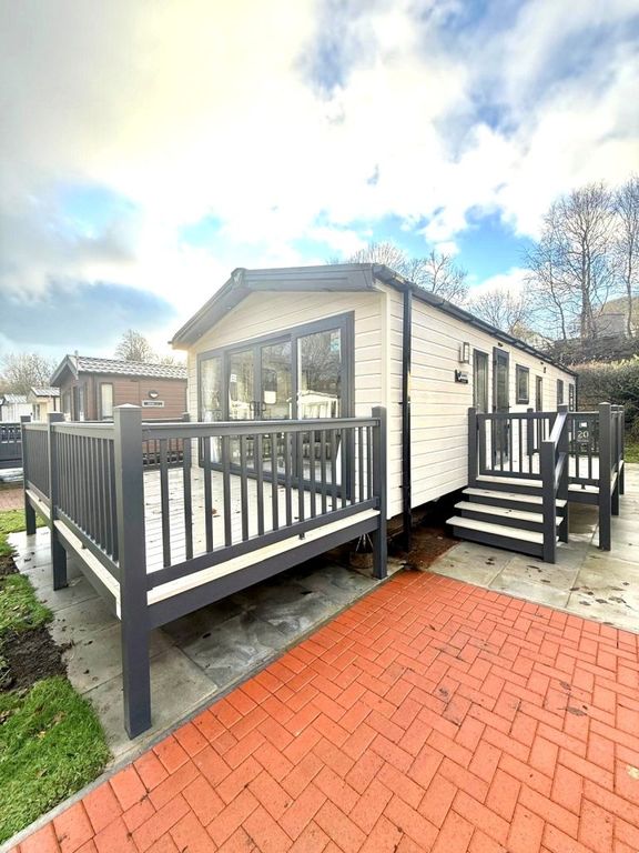 Property photo 1 of 17 Dorchester 1