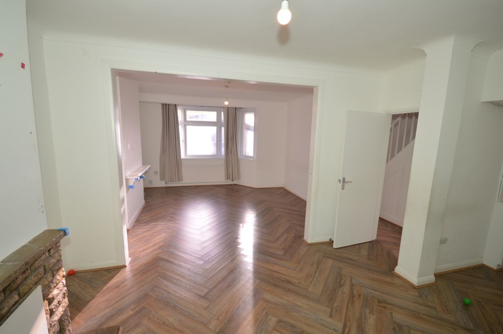 Property photo 2 of 8 Dsc_0110