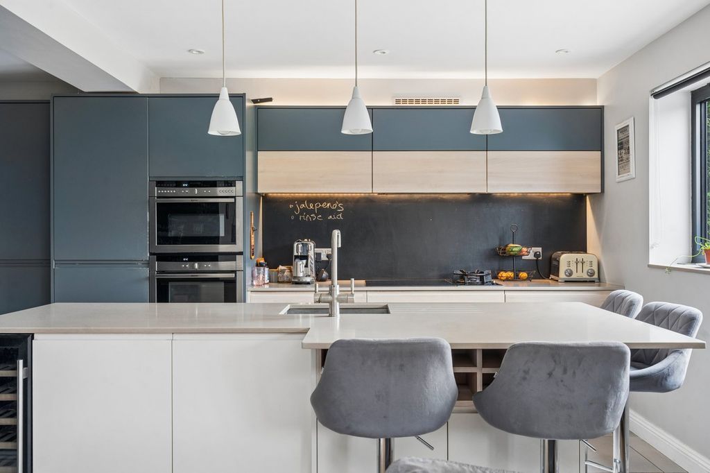 Property photo 3 of 29