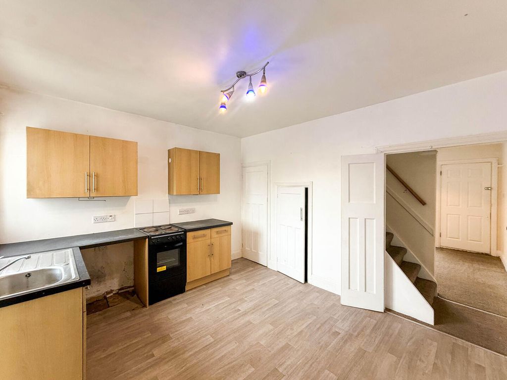 Property photo 3 of 12 Kitchen