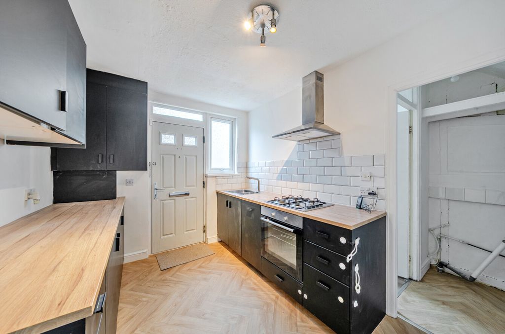 Property photo 3 of 15 1441923-13-69d7A2...