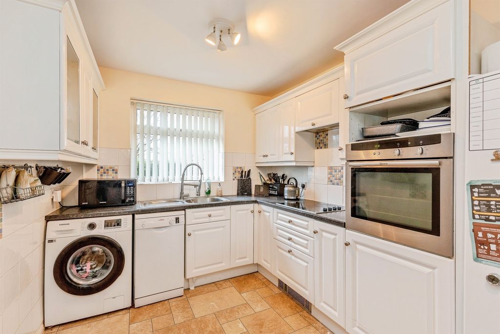 Property photo 3 of 23