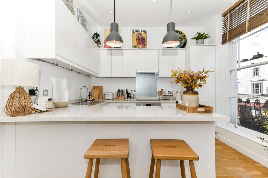 Property photo 3 of 8 Reception/Kitchen