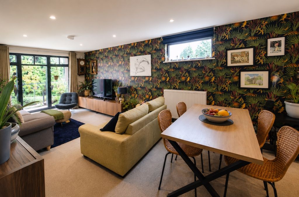 Property photo 1 of 12 Tps Lostwithiel 01208 872728 1