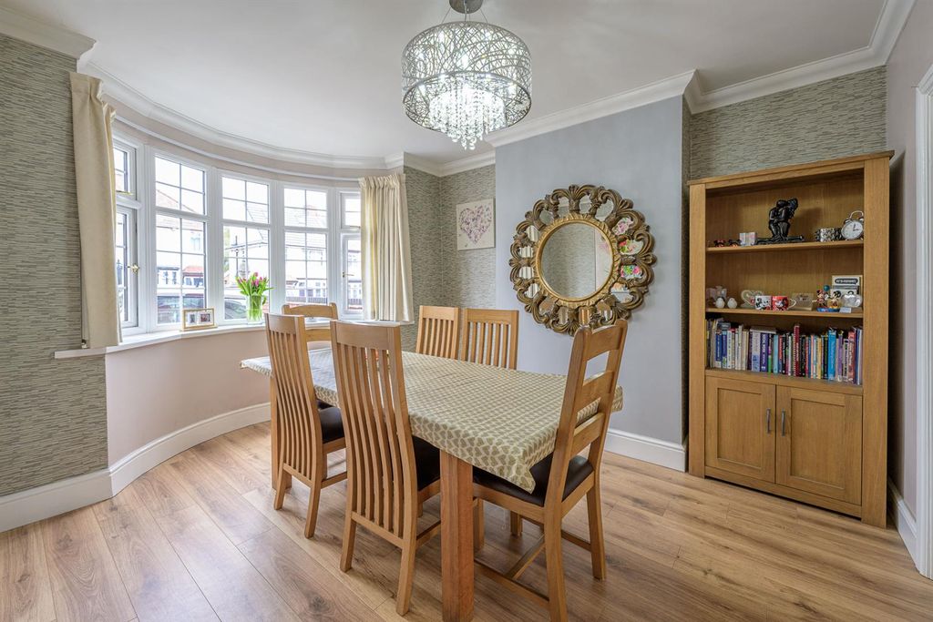 Property photo 3 of 32