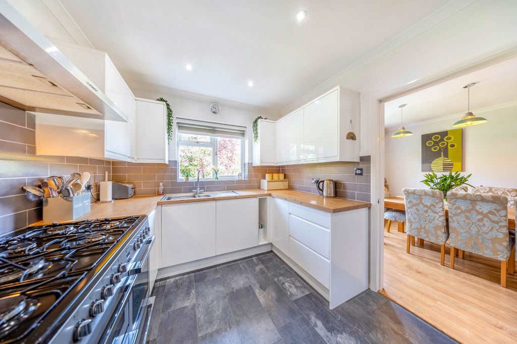 Property photo 3 of 25