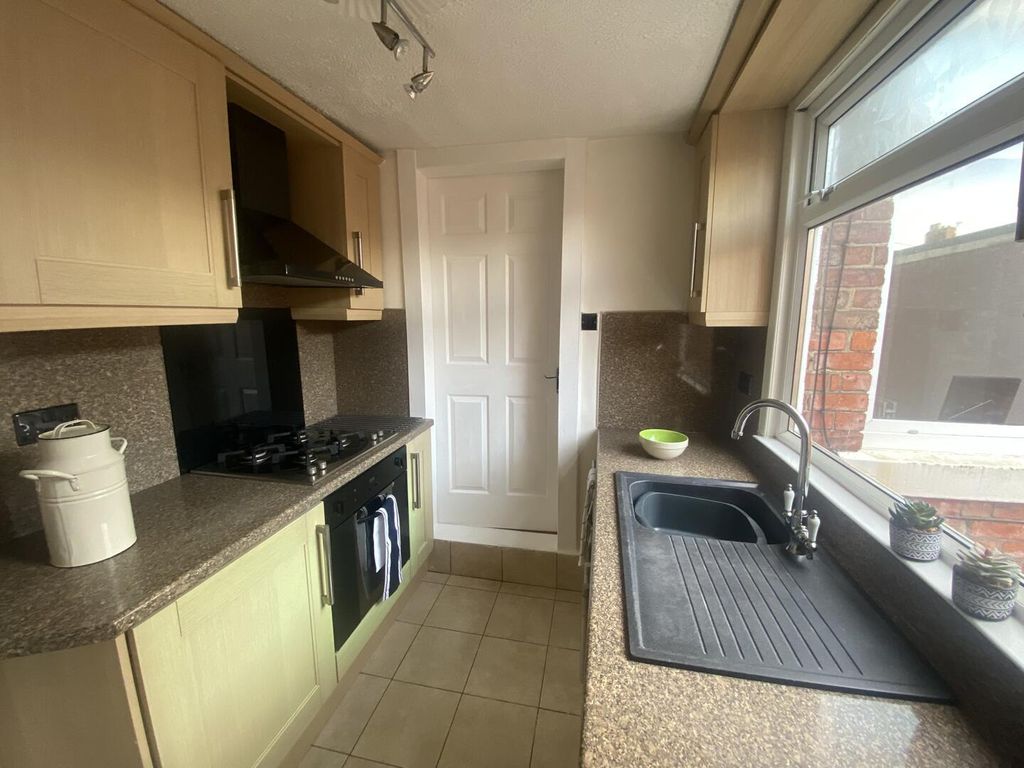 Property photo 3 of 6 Kitchen