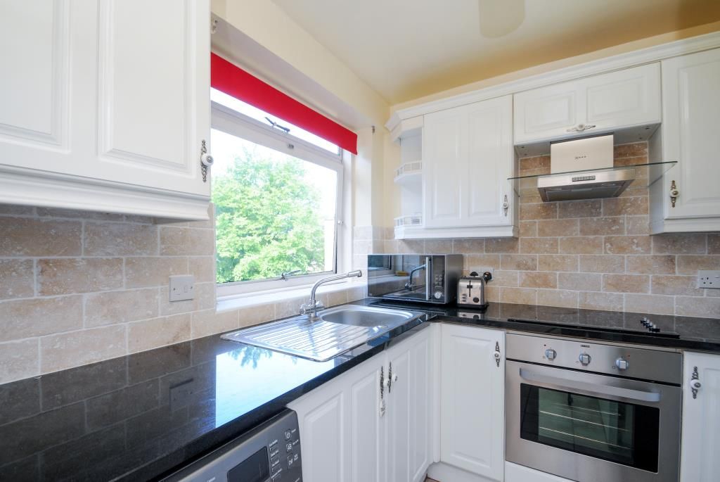 Property photo 3 of 10 Kitchen