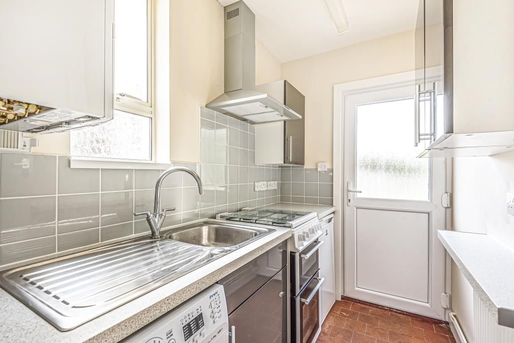 Property photo 3 of 10 Kitchen