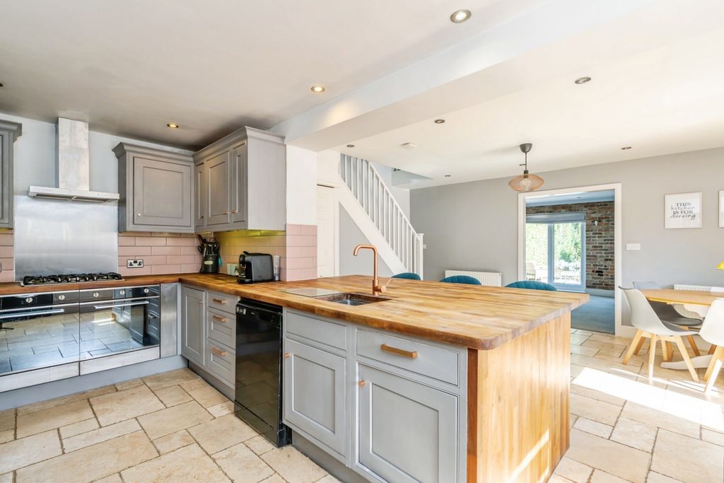 Property photo 2 of 15 Photo