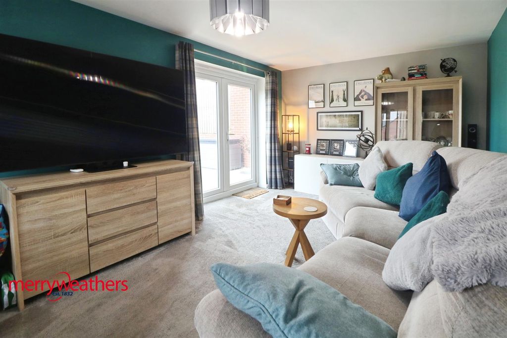 Property photo 2 of 16 Lounge