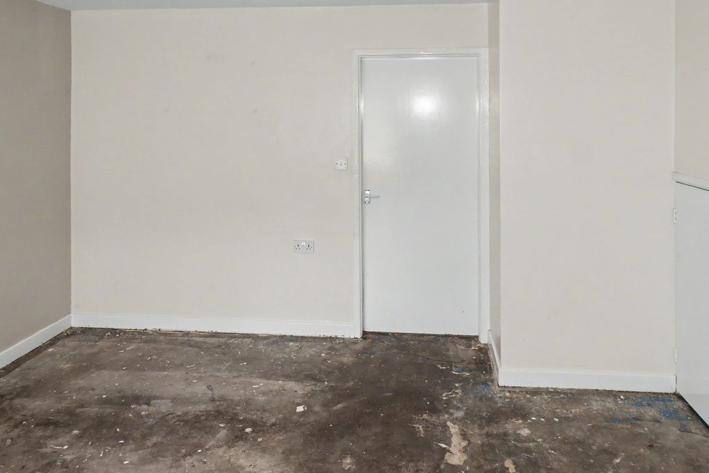 Property photo 3 of 17 15 Hebble Brook Close, Mixenden, Halifax, West Yorkshire, Hx2 8Uj