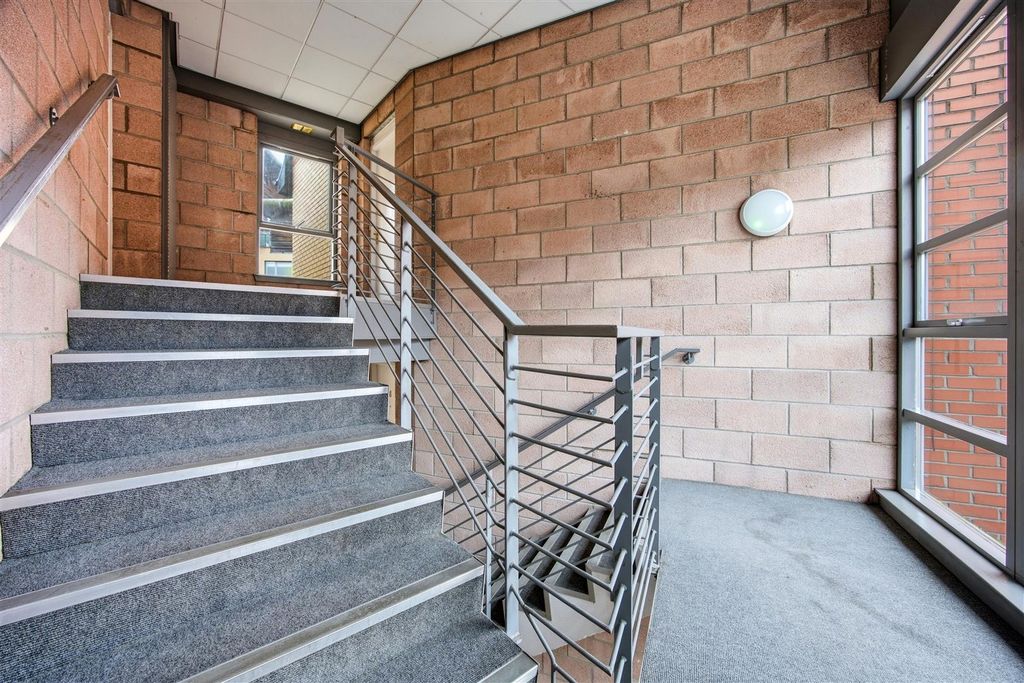 Property photo 2 of 14 02-Flat_8_1_Castle_Street_Glasgow_002.Jpg