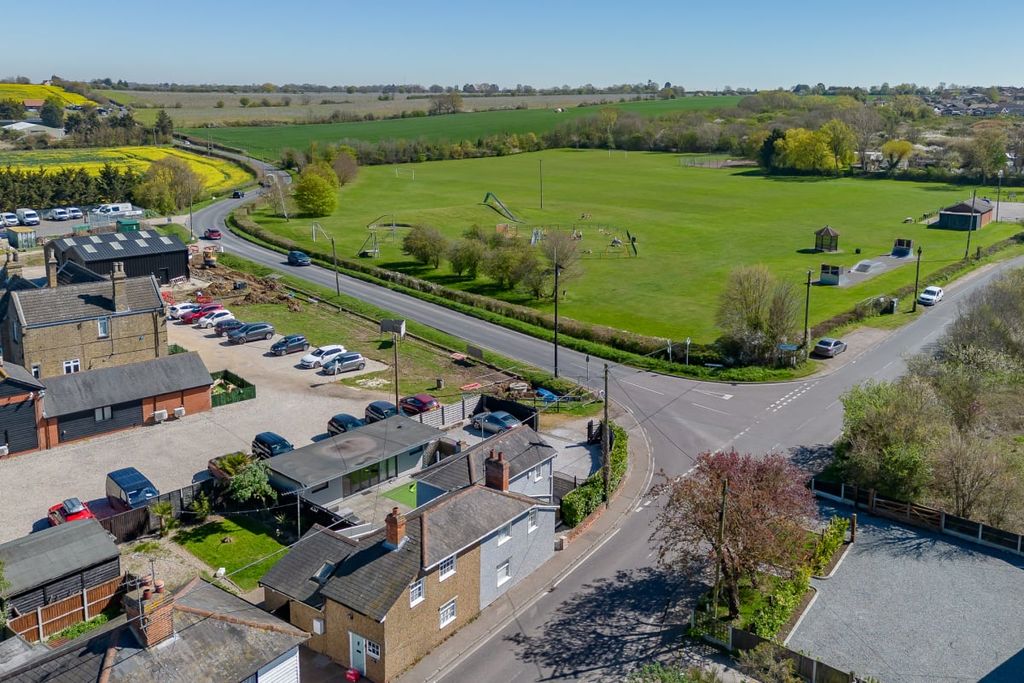 Property photo 3 of 25