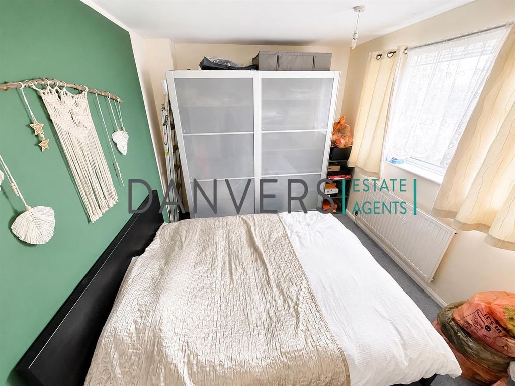 Property photo 3 of 6 Bed 1 1.Jpg