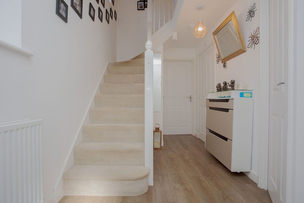 Property photo 3 of 19 23