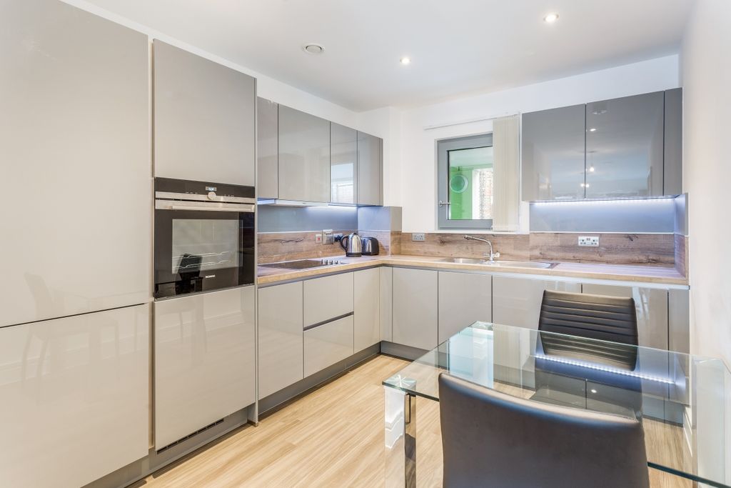 Property photo 2 of 10 Kitchen