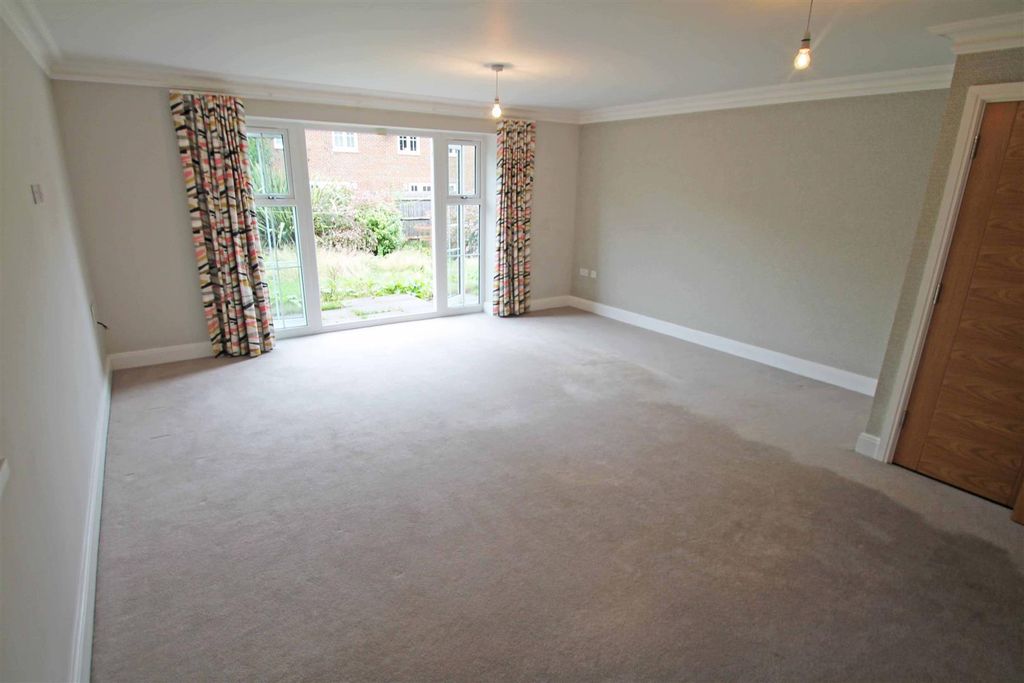 Property photo 2 of 9 Living Room
